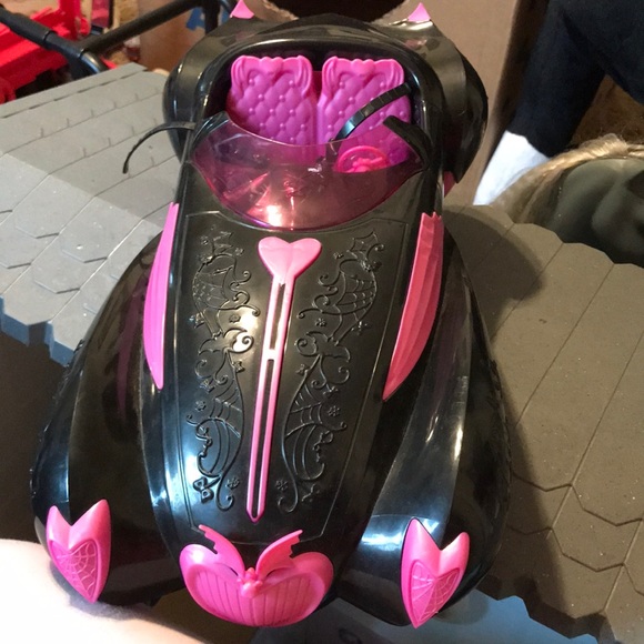 monster high draculaura car